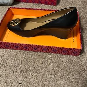 Chelsea Perfect Black Wedge